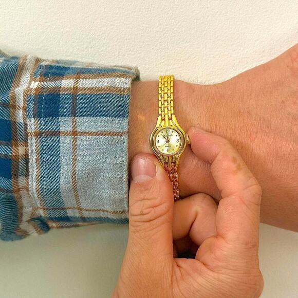 Y2K Gold Quartz Watch with Linked Band & Round Dial Unisex 8.5" New - Picture 5 of 5